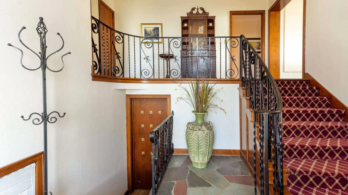 Entrance way with stairs.